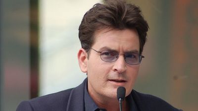 Charlie Sheen y Chuck Lorre se reconcilian y volverán a trabajar juntos