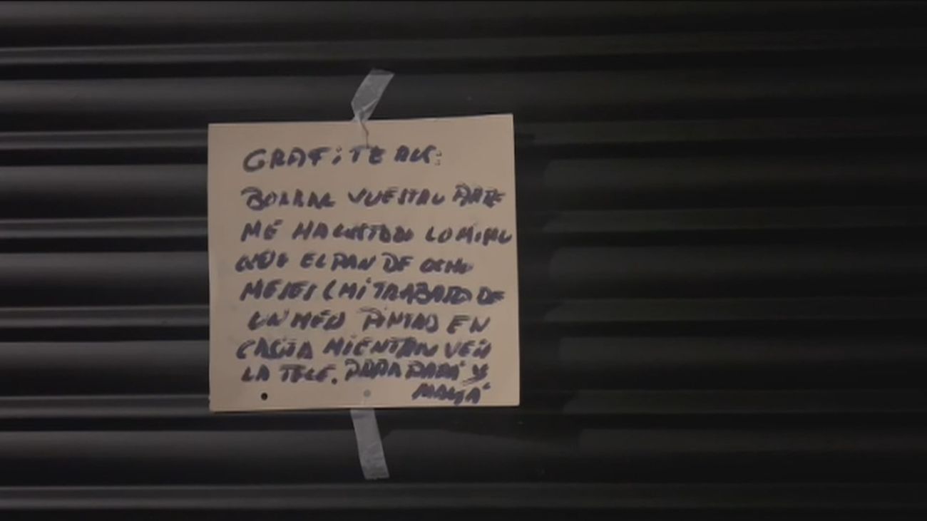El mensaje de una hostelera a los grafiteros: "Limpiar las pintadas es un mes de mi sueldo"