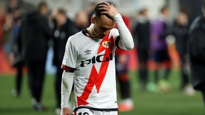 Catena y Álvaro García, bajas importantes del Rayo frente a la Real Sociedad