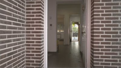 El presunto estafador abandona la vivienda donde estaba de inquiokupa en Pozuelo de Alarcón