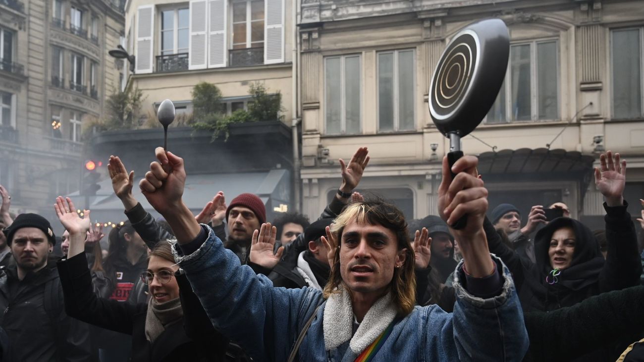 Macron confisca las cacerolas a los franceses (y las sartenes)