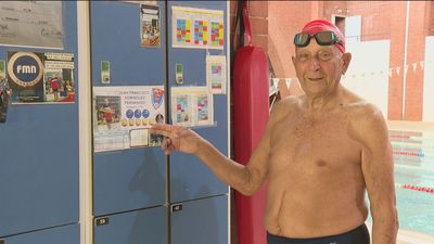 Paco, un madrileño campeón de natación a los 96 años