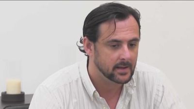 Detenido un miembro del equipo de Irene Montero por una trifulca en un aeropuerto