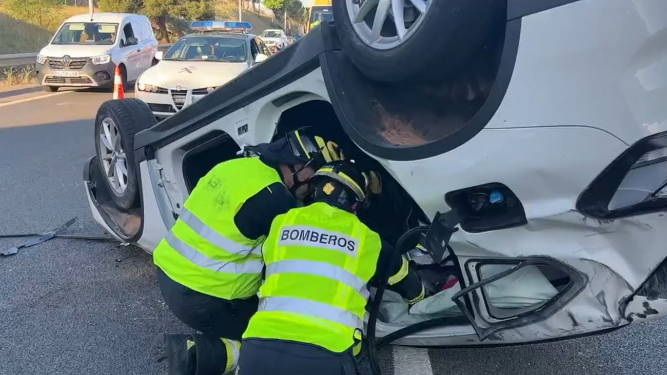Dos heridos graves  en un accidente de tráfico en la M40