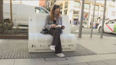 Sentarse sobre un libro para leer ya es posible en Madrid