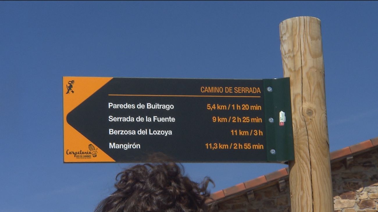 Las señales para no perderse si haces senderismo: marcas en las rocas y postes verticales