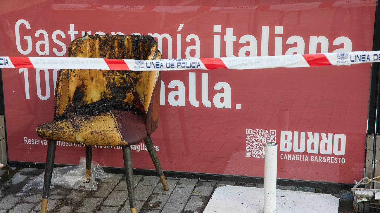 Un silla quemada en el incendio ocurrido en un restaurante de Manuel Becerra