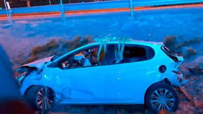 Dos heridos leves al chocar sus vehículos en el lateral de la A-3