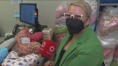 Una paciente de cáncer de mama crea cojines ergonómicos para ayudar a otras enfermas