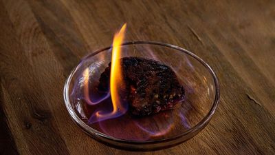 Varios restaurantes de Madrid retiran los platos flameados de sus cartas tras el incendio mortal