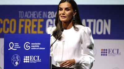 La reina Letizia defiende aumentar el precio del tabaco para "reducir su consumo"