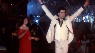 Subastan el icónico traje de John Travolta utilizado en 'Fiebre de sábado noche' por 260.000 dólares