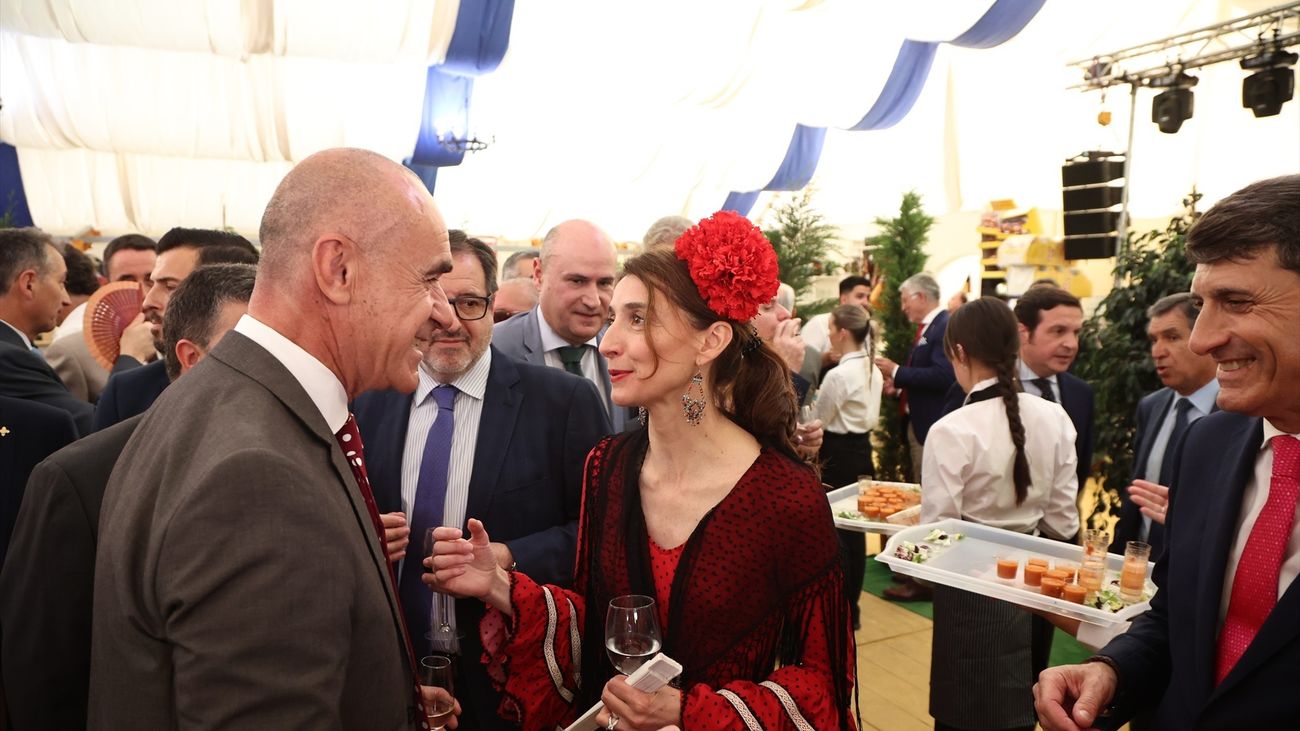 Llop, "por encima" de las críticas por su asistencia a la Feria de Abril en pleno conflicto de Justicia