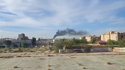 Incendio en Getafe: arde un camión cargado de coches