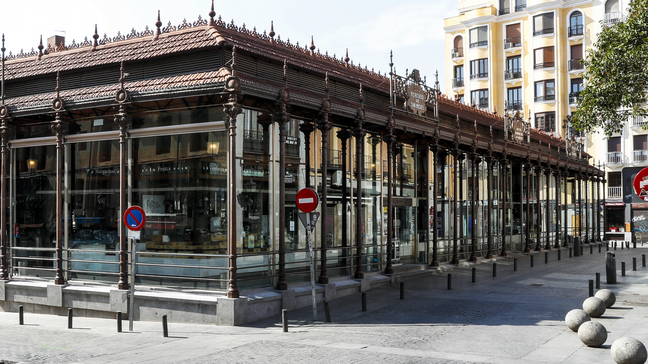 Desalojan el Mercado de San Miguel por daños estructurales