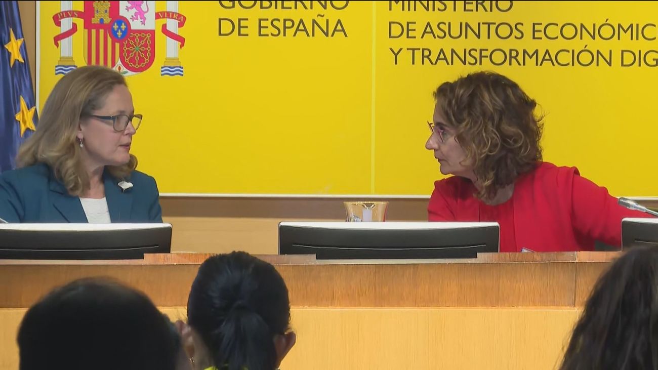 El Gobierno se compromete con Bruselas a rebajar déficit al 3% y la deuda al 109% para 2024