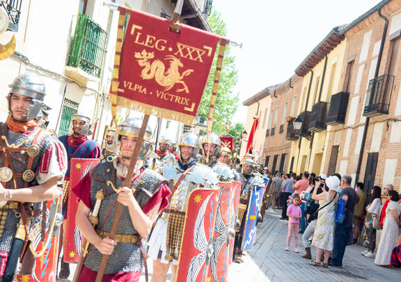 Legión romana por las calles de Alcalá / AYTO ALCALÁ DE HENARES