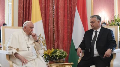 El Papa desde Hungría: "¿Dónde están los esfuerzos para la paz en Ucrania?"