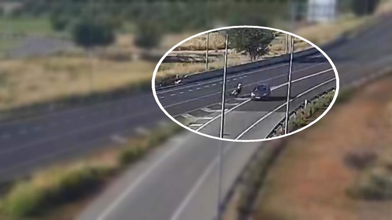 Investigan a un conductor por atropellar a dos ciclistas  y no auxiliarles