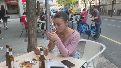 ¿Prohibir fumar en terrazas o en las paradas de bus?