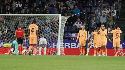 El Atleti  golea, sufre y sentencia ante un peleón Valladolid