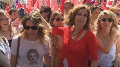 Cuatro ministros asisten a la manifestación en Madrid y respaldan las críticas a la patronal