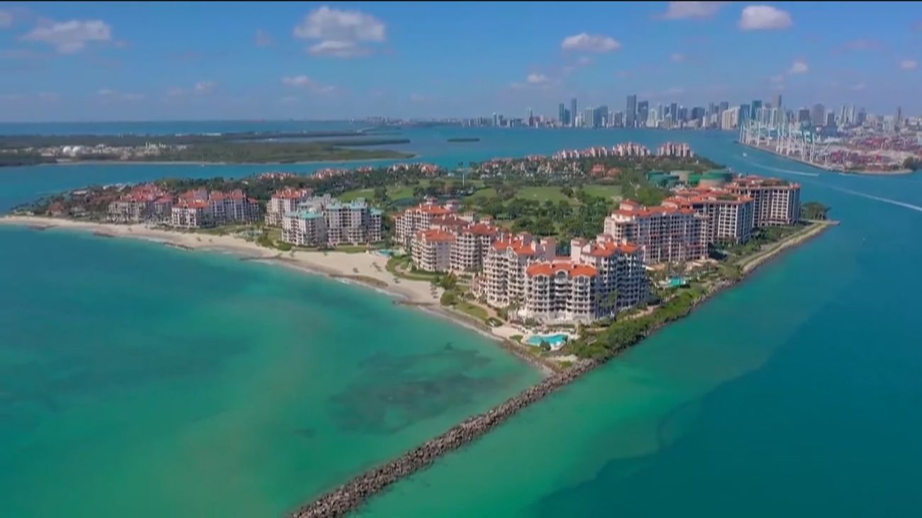 Shakira y Kim Kardashian luchan por comprar una mansión exclusiva