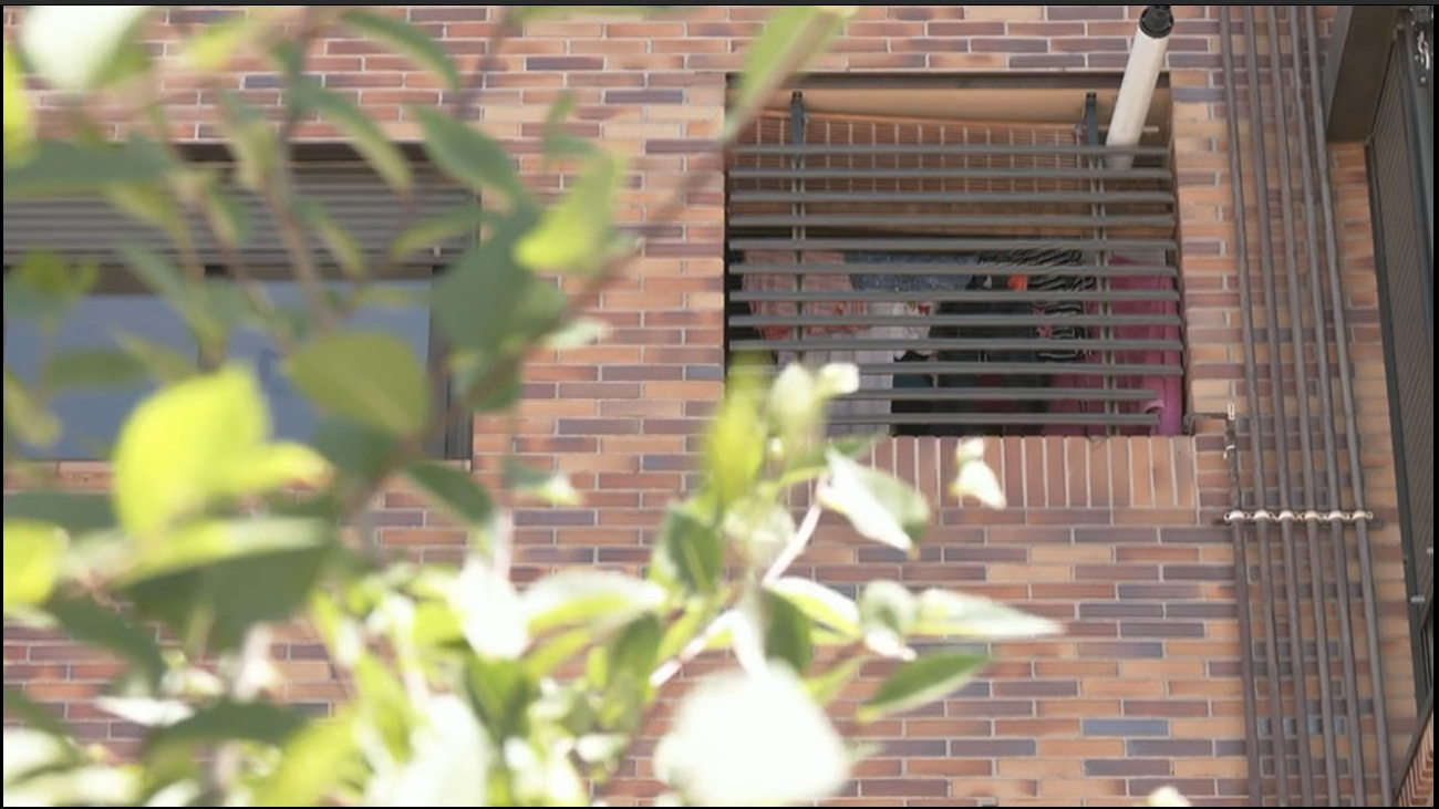 Alquila un piso en Tetuán, solo paga un mes y se niega a salir