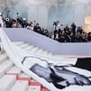 Los famosos recuerdan y emulan a Karl Lagerfeld en una elegante Met Gala