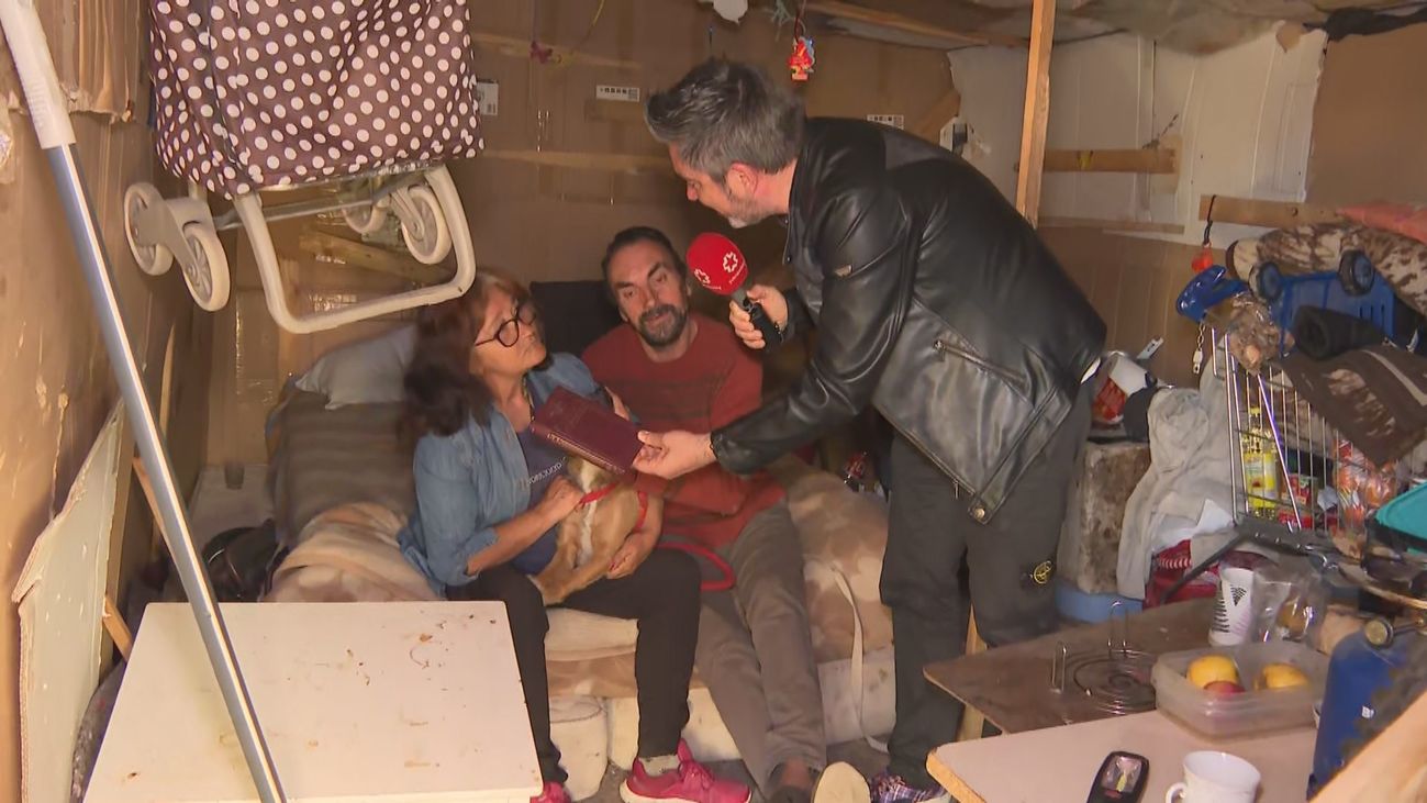 Vivir en una chabola  con el techo de cartón en Valdemoro: "No me dan trabajo porque tengo 54 años"