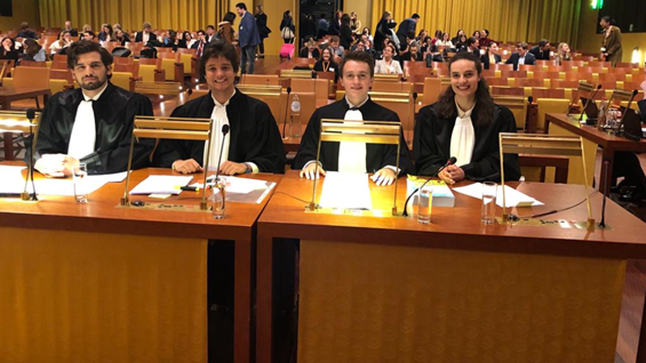 Estudiantes de la Autónoma en la final del concurso de Derecho