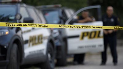 Encuentran a una madre y sus 3 hijos muertos a tiros en Florida