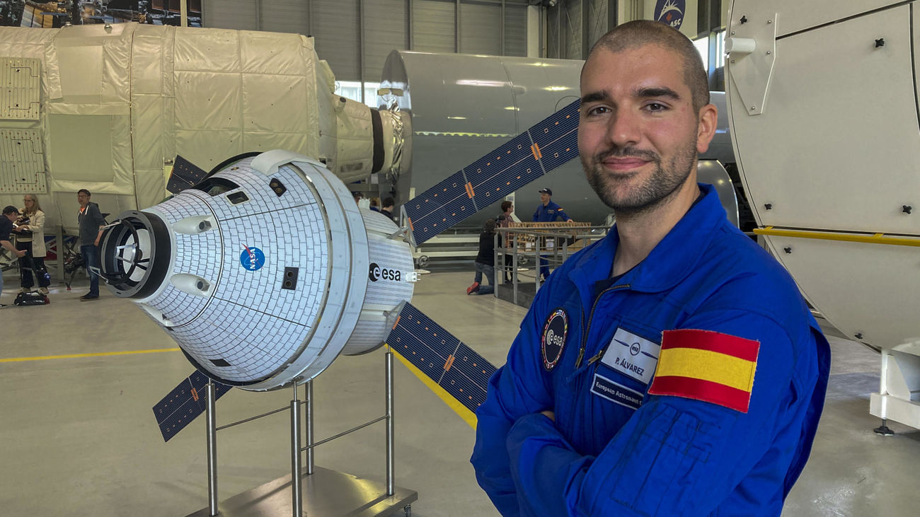 El español Pablo Álvarez posa en el centro de entrenamiento de la Agencia Espacial Europea (ESA), en la localidad alemana de Colonia
