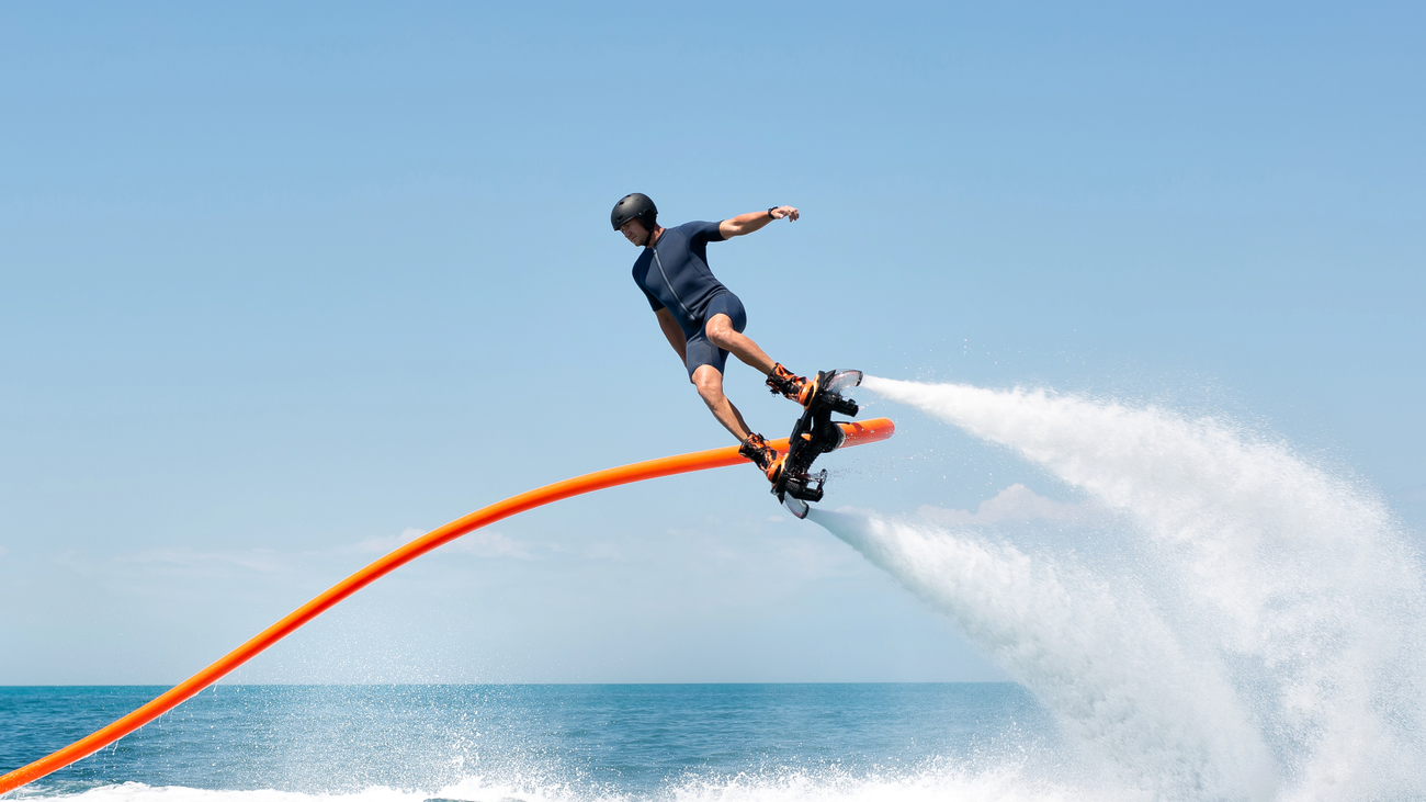 Volamos sobre el agua del embalse de Los Ángeles de San Rafael