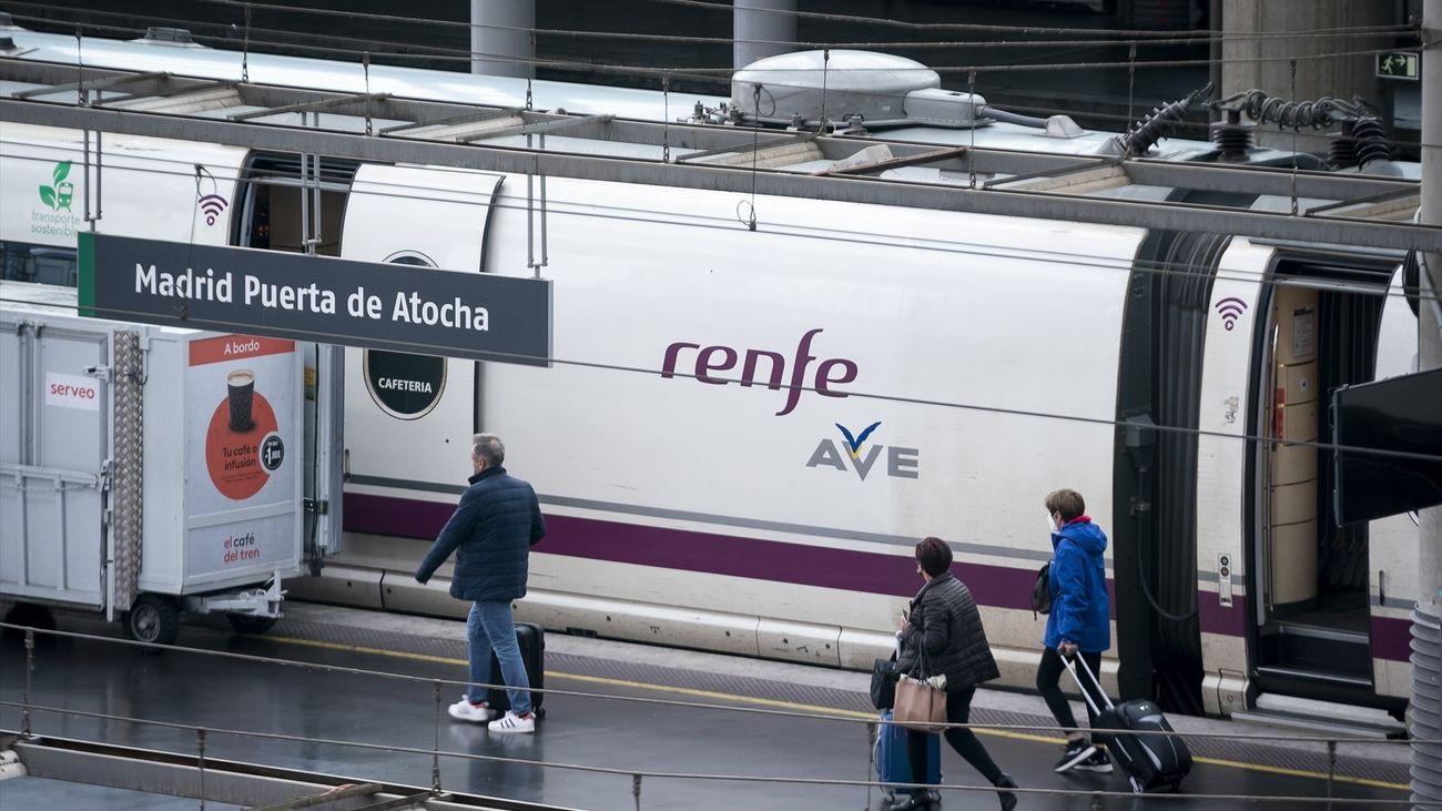 AVE estacionado en la estación de Madrid Puerta de Atocha