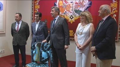 Morante regala a la Maestranza el terno de su histórica faena