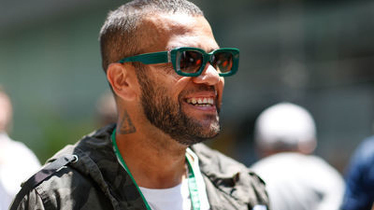 Dinora Santana defiende la inocencia de Dani Alves en su llegada a Barcelona