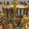 El pueblo británico llena  las calles para festejar la coronación de Carlos III