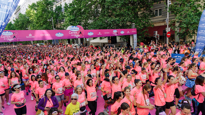 Una marea de 32.000 mujeres tiñen de rosa Madrid
