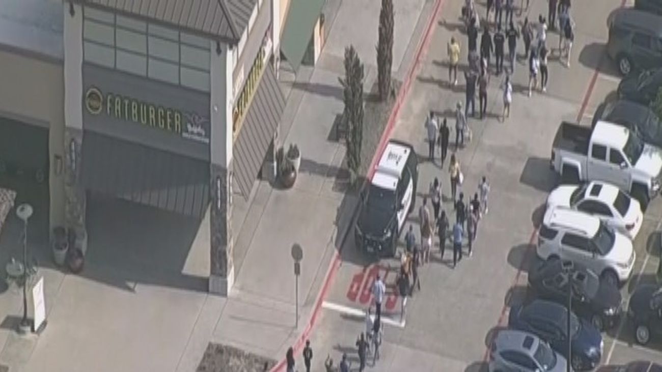 Al menos nueve muertos en un tiroteo en un centro comercial de Texas
