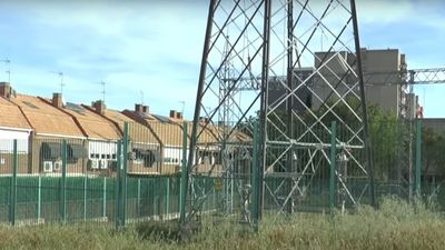 Viviendas en Fuenlabrada pegadas a los tendidos de alta tensión