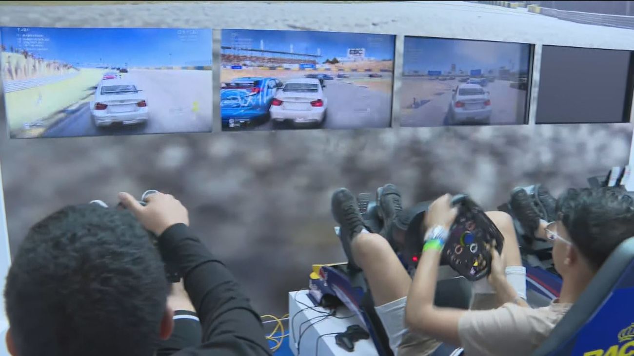 Niños de la Cañada Real reciben formación vial en el Circuito del Jarama