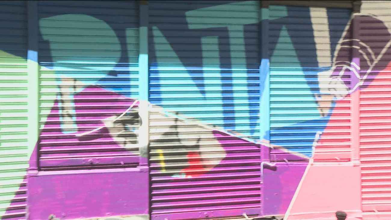 Un centenar de artistas 'pintan' Malasaña