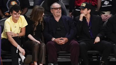 El detalle que preocupa de Jack Nicholson en su reaparición en el Staples Center