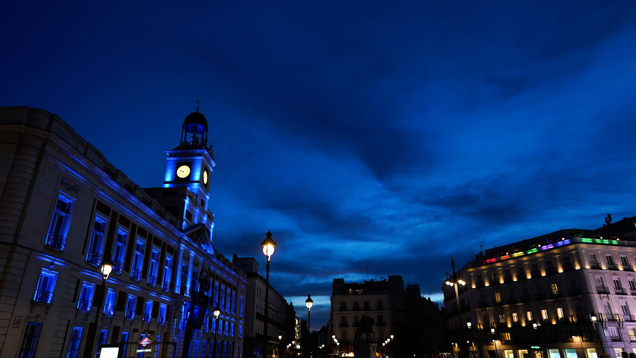 La sede de la Comunidad de Madrid iluminada de azul por el Día de Europa