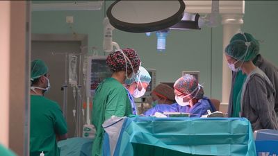 Implantan un marcapasos sin cable a un bebé prematuro en Valencia