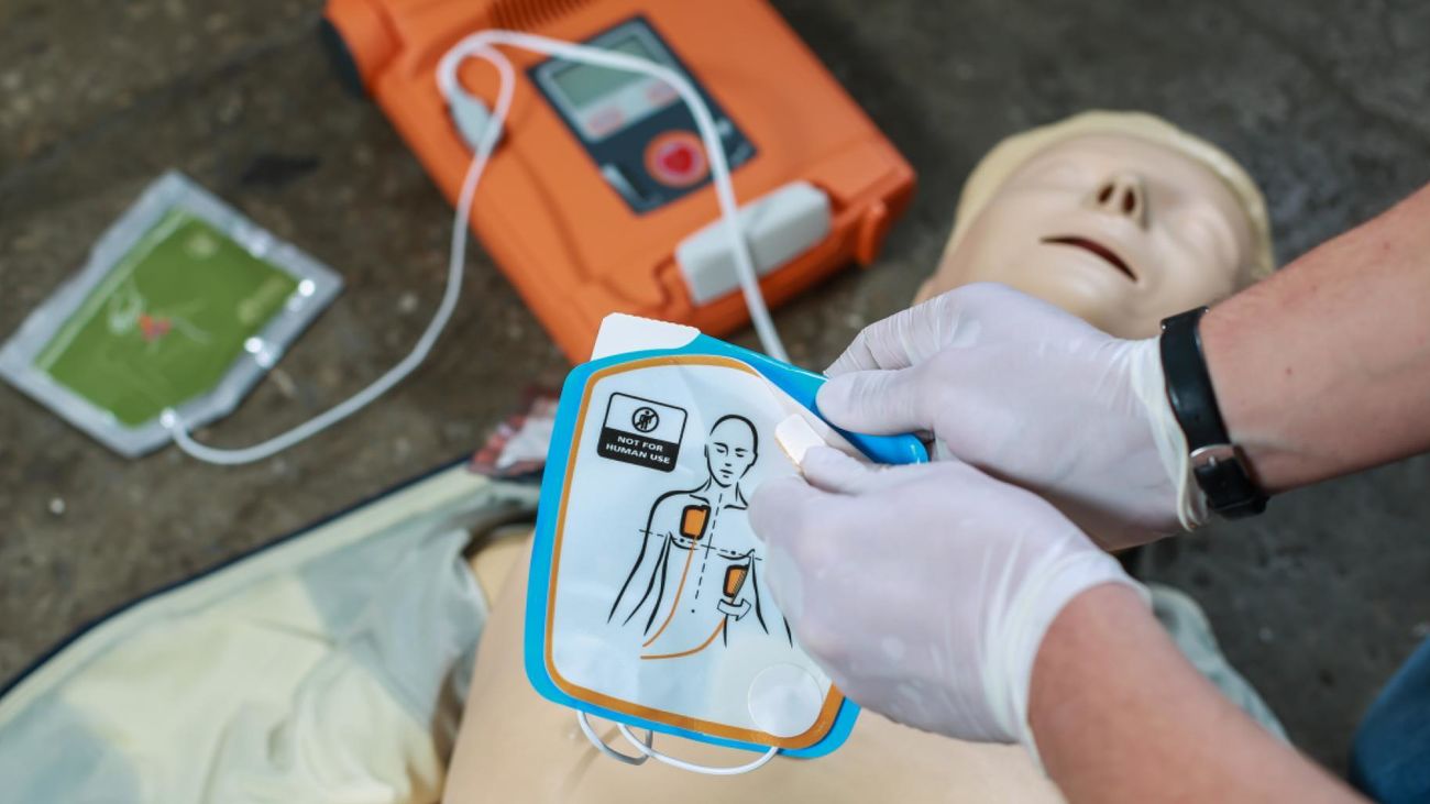 Madrid dota de desfibriladores 15 centros de Atención a Personas con Discapacidad