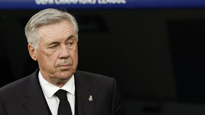 Ancelotti se queja del gol del City,  precedido de un balón que salió del campo