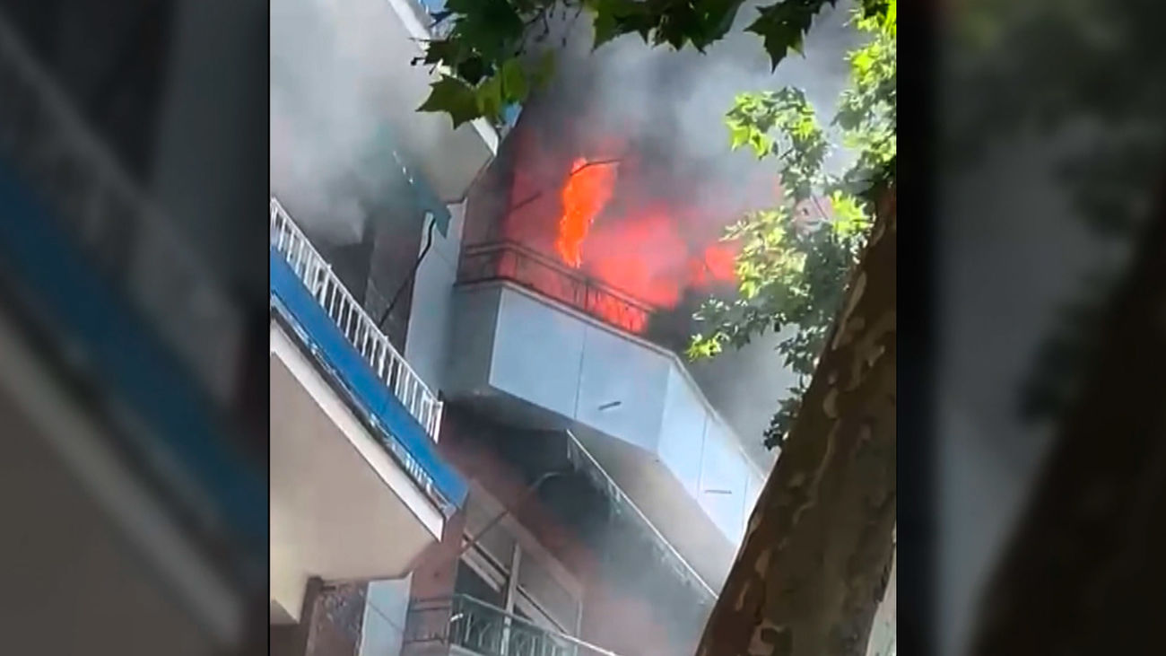 Muere un hombre y otro resulta herido en el incendio de la Glorieta de Embajadores