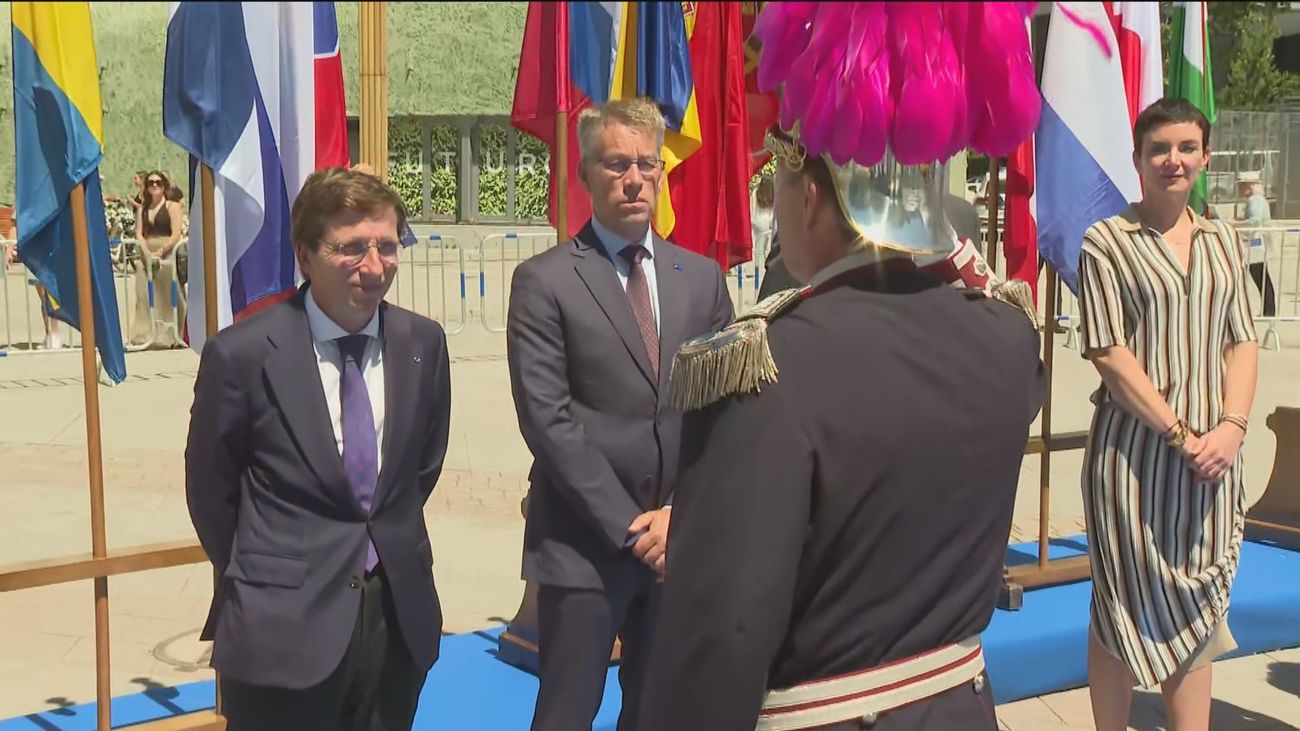 Almeida celebra el Día de Europa en Madrid con el izado de la bandera de la Unión